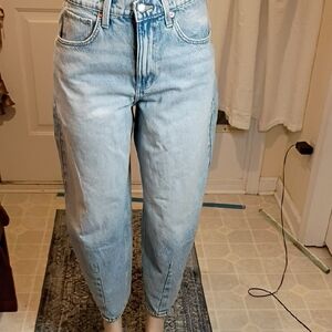 Universal Thread Women's Washed Blue Cropped Jeans